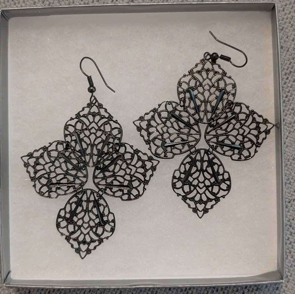 Elegant Black Filigree Earrings